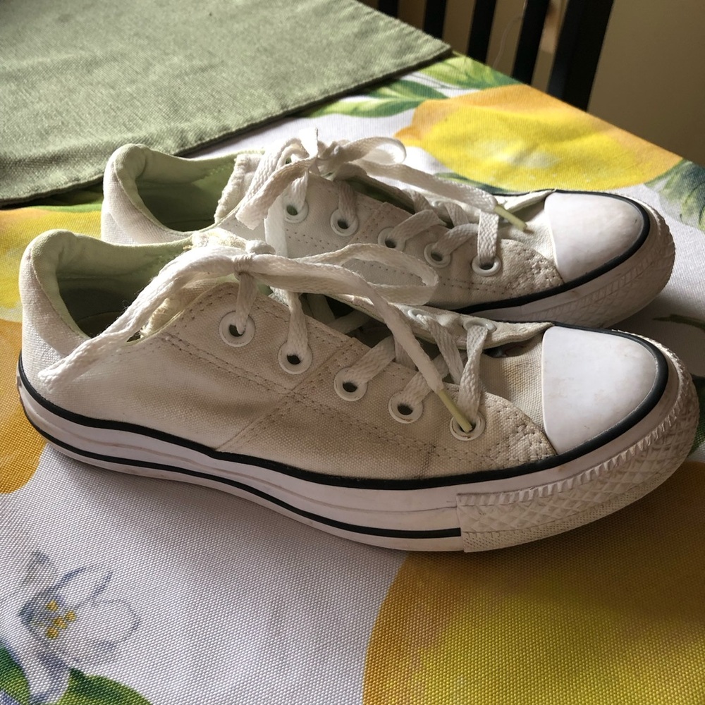 White Canvas Low-Top Athletic Sneakers - Unbranded